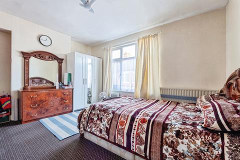 2 bedroom terraced house for sale, Trafford Road, Leicester