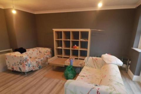 2 bedroom flat for sale, Earls Meade, Luton