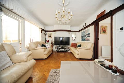 3 bedroom semi-detached house for sale, Cranleigh Gardens, Luton