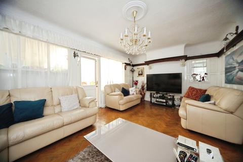 3 bedroom semi-detached house for sale, Cranleigh Gardens, Luton