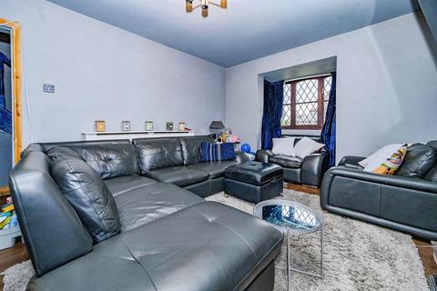 6 bedroom detached house for sale, Mees Close, Luton
