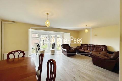 5 bedroom detached house to rent, Fairfax, Bracknell, RG42