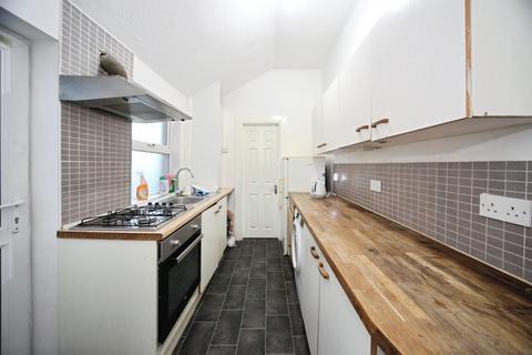 3 bedroom terraced house for sale, St. Saviours Crescent, Luton