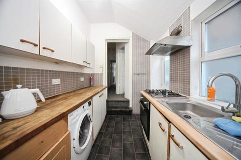 3 bedroom terraced house for sale, St. Saviours Crescent, Luton