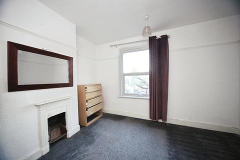 3 bedroom terraced house for sale, St. Saviours Crescent, Luton