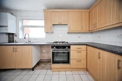 5 bedroom detached house for sale, Winsdon Road, Luton