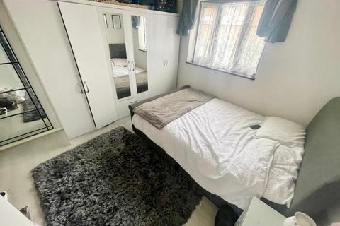 2 bedroom ground floor flat for sale, Dallow Road, Luton