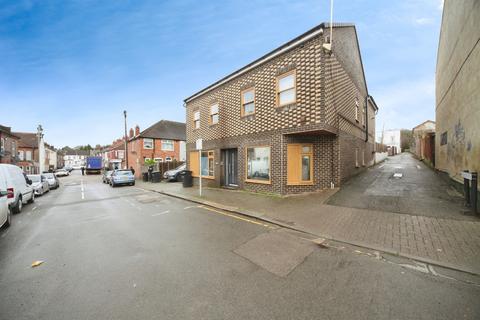 3 bedroom flat for sale, William Street, Luton