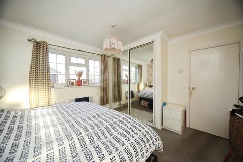 4 bedroom detached house for sale, Sutherland Place, Luton