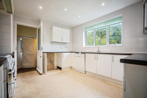 4 bedroom semi-detached house for sale, London Road, Maidstone