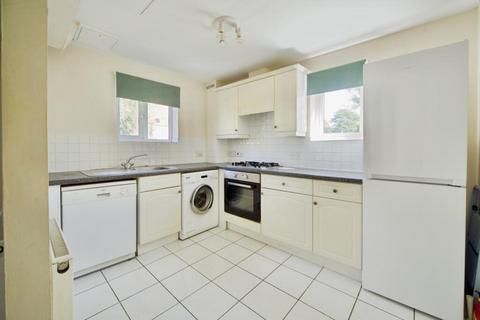 2 bedroom flat to rent, Stafford Close, London, N14
