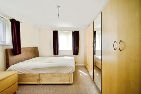 2 bedroom flat to rent, Stafford Close, London, N14