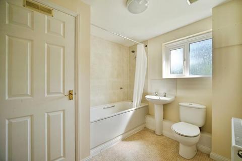 2 bedroom flat to rent, Stafford Close, London, N14