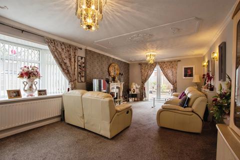 4 bedroom detached house for sale, Sandgate Avenue, Mansfield Woodhouse, Mansfield