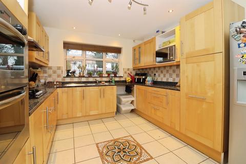 4 bedroom detached house for sale, Alfreton Road, Sutton-In-Ashfield