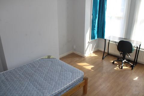 4 bedroom house to rent, Burlington Road, Southampton, SO15