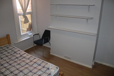 4 bedroom house to rent, Burlington Road, Southampton, SO15
