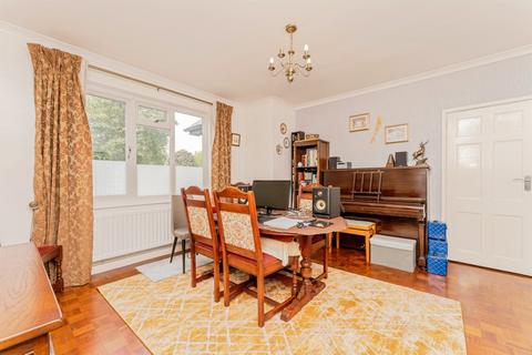 4 bedroom detached house for sale, Leicester Road, Market Harborough