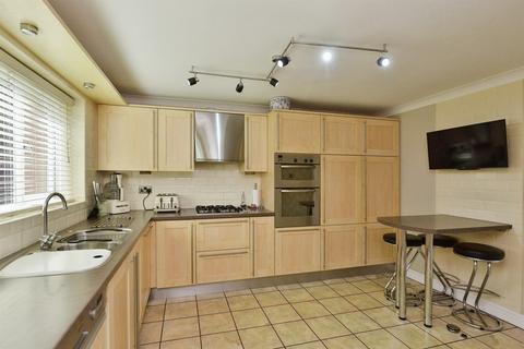 4 bedroom detached house for sale, Laker Court, Oldbrook, Milton Keynes