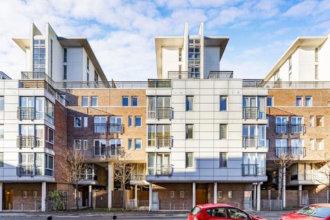 2 bedroom apartment to rent, Ramillies House, Portsmouth, PO1