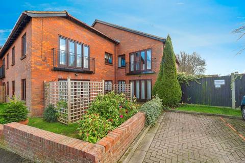 1 bedroom ground floor flat for sale, Batchwood View, St. Albans