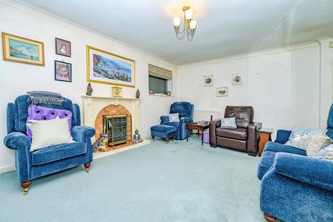 3 bedroom detached bungalow for sale, Oaklands Lane, Smallford, St. Albans