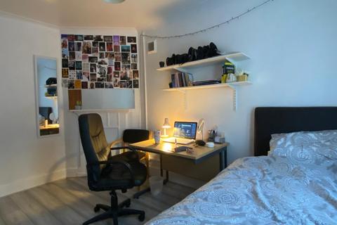 3 bedroom house to rent, Cross Street, Southsea, PO5
