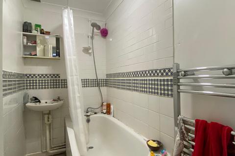 3 bedroom house to rent, Cross Street, Southsea, PO5