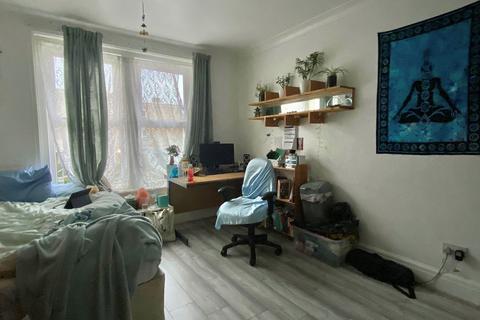 3 bedroom house to rent, Cross Street, Southsea, PO5