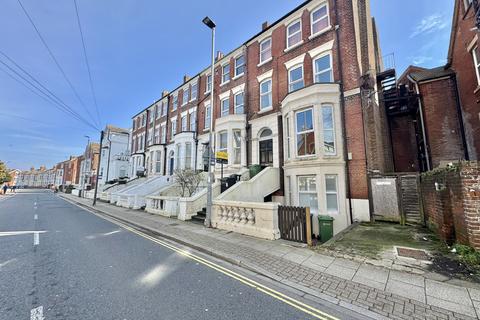 2 bedroom flat to rent, Waverley Road, Southsea, PO5