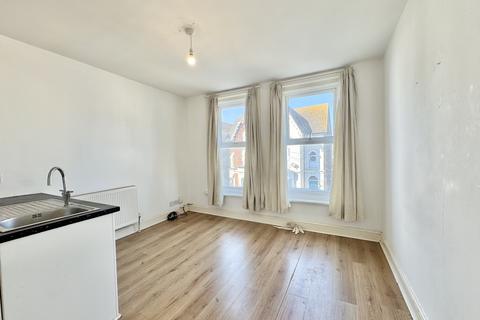 2 bedroom flat to rent, Waverley Road, Southsea, PO5