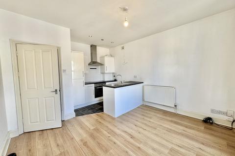 2 bedroom flat to rent, Waverley Road, Southsea, PO5