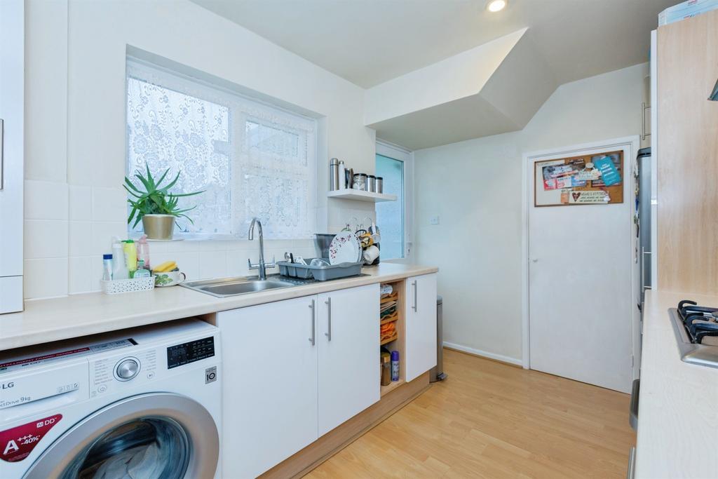 Barnet Close, Oadby, Leicester – další