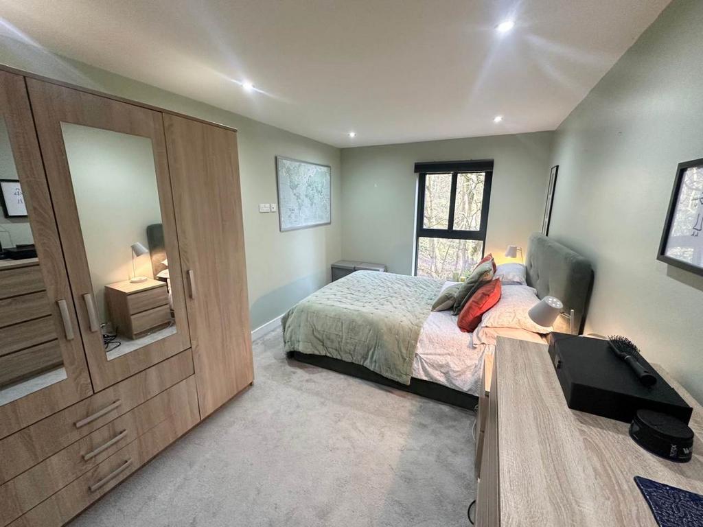 Bedroom 1 (1)