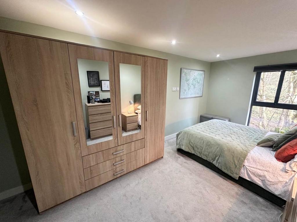 Bedroom 1 (2)