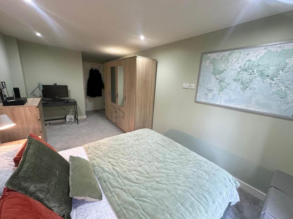 Bedroom 1 (4)