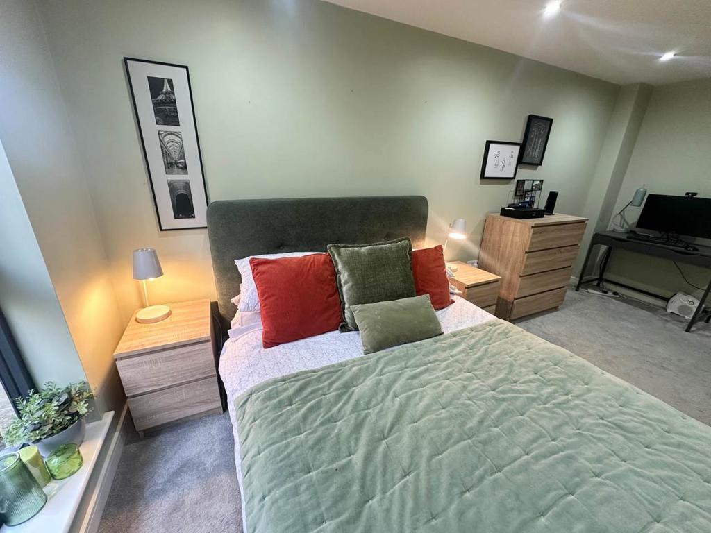Bedroom 1 (5)