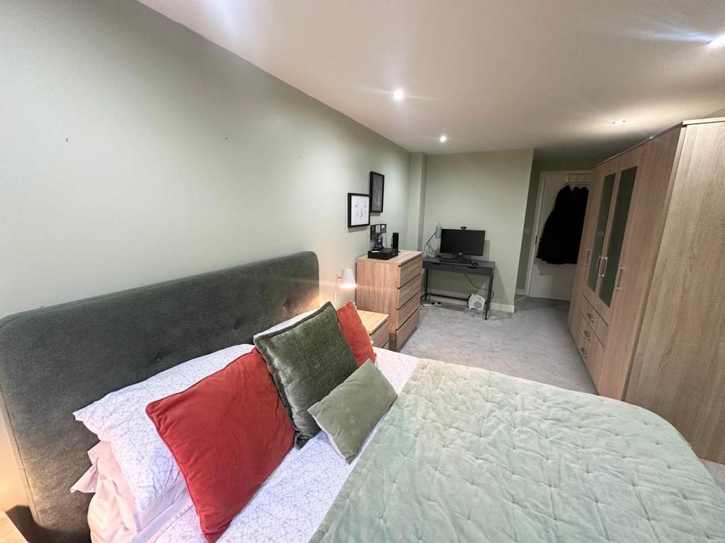 Bedroom 1 (7)
