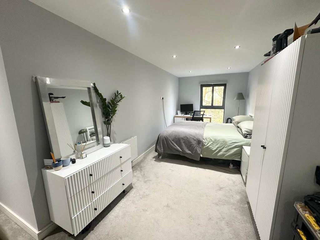 Bedroom 2 (2)