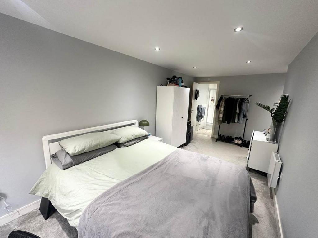 Bedroom 2 (4)