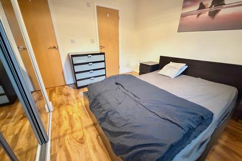 2 bedroom flat to rent, Millharbour, London, E14