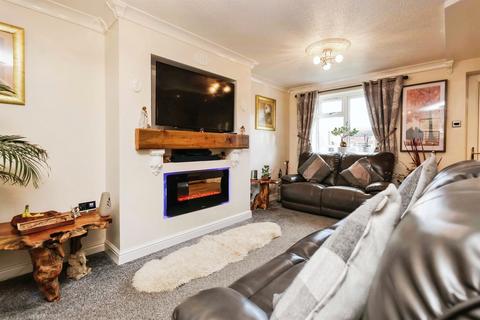 3 bedroom terraced house for sale, Mallard Drive, OLDBURY