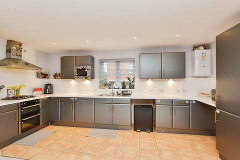 3 bedroom flat for sale, Darwin Close, Medbourne, Milton Keynes