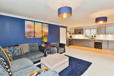 3 bedroom flat for sale, Darwin Close, Medbourne, Milton Keynes
