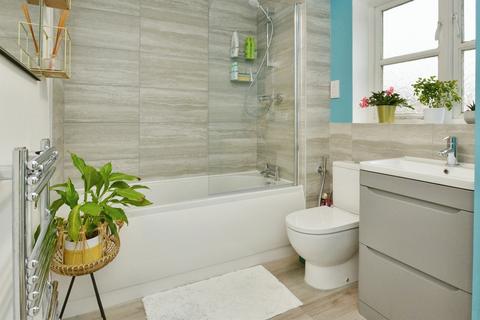 3 bedroom flat for sale, Darwin Close, Medbourne, Milton Keynes