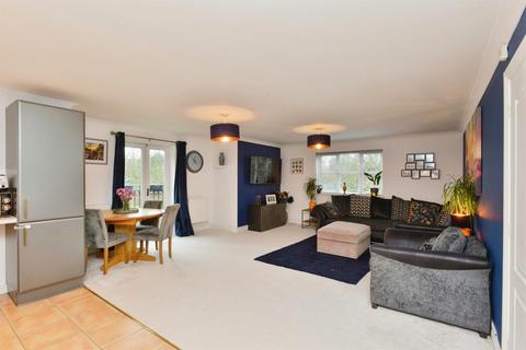 3 bedroom flat for sale, Darwin Close, Medbourne, Milton Keynes