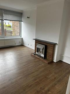 3 bedroom end of terrace house to rent, St Saviours Road, Reading RG1