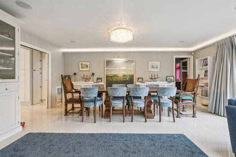 5 bedroom detached house to rent, Vicarage Drive, London, SW14