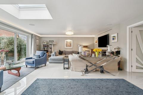 5 bedroom detached house to rent, Vicarage Drive, London, SW14