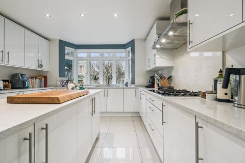 5 bedroom detached house to rent, Vicarage Drive, London, SW14